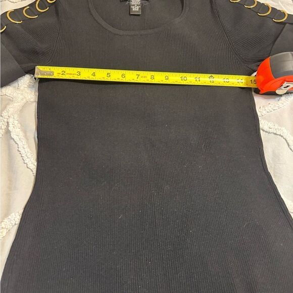 🎄Cable & Gauge Scoop Neck Ribbed Top with Gold Metal Accents - Picture 7 of 7